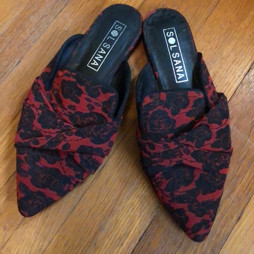 SOL SANA RED / BLACK FLORAL FLATS IN SIZE 38